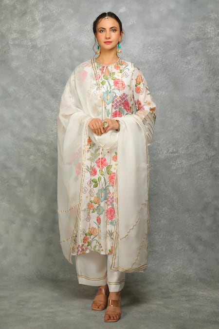 Tanu Malhotra White Kurta And Pant Cotton Silk Embroidered Floral Round Gota Lace Set 