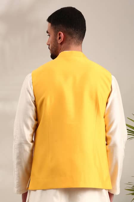 Mayank Modi - Men Floral Thread Embroidered Bundi Set 