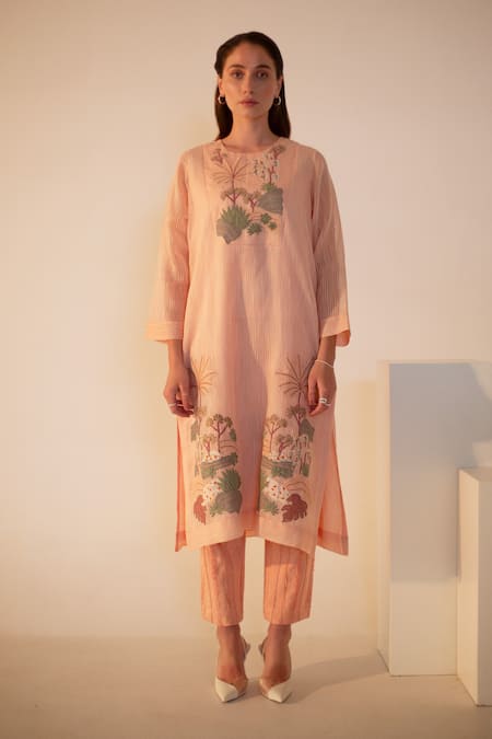 Oja Pink Linen, Handloom Cotton Embroidery Round Palm Tree Applique Kurta With Pant