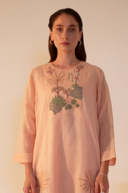 Oja_Pink Linen, Handloom Cotton Embroidery Round Palm Tree Applique Kurta With Pant _Online_at_Aza_Fashions