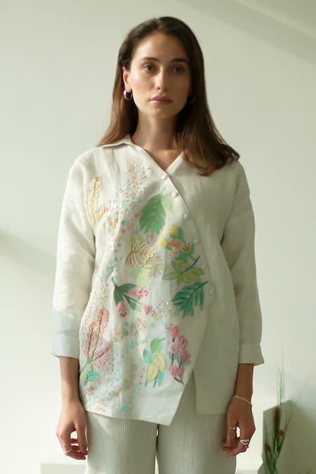 Shop Oja White Gingham, Linen Sequins, Beads Floral Embroidered Short Kurta With Pant Online at Aza Fashions Shop_Oja_White Gingham, Linen Sequins, Beads Floral Embroidered Short Kurta With Pant _Online_at_Aza_Fashions