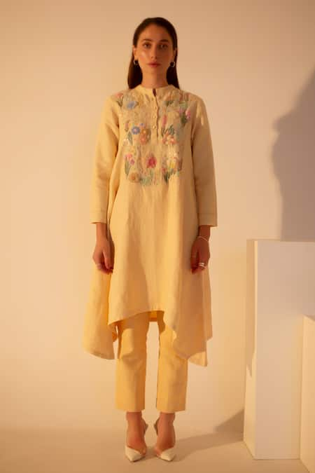 Oja Floral Embroidered Asymmetric Kurta With Pant 