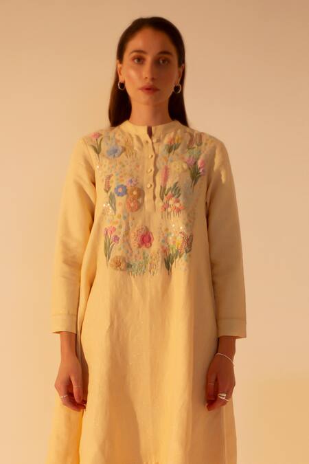 Buy Oja Yellow Gingham, Linen Sequins, Floral Embroidered Asymmetric Kurta With Pant Online at Aza Fashions Buy_Oja_Yellow Gingham, Linen Sequins, Floral Embroidered Asymmetric Kurta With Pant _Online_at_Aza_Fashions