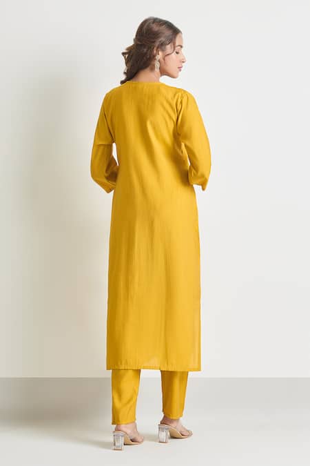 Samyukta Singhania Paisley Embroidered Kurta Set 