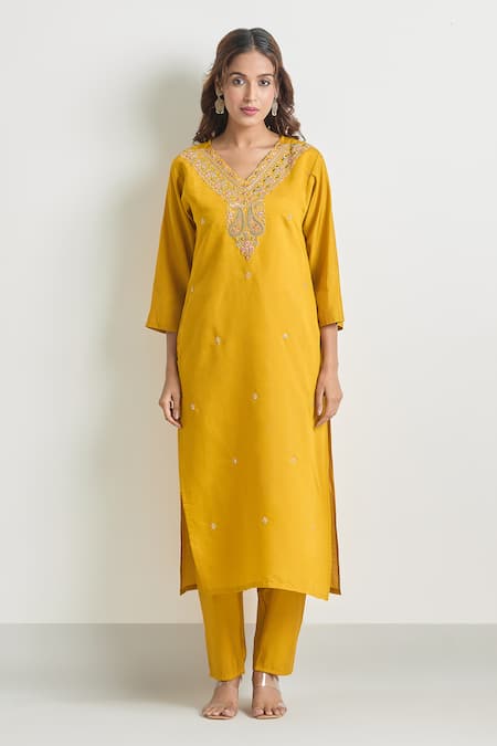 Buy_Samyukta Singhania_Yellow Viscose, Chanderi, Nylon Embroidery V-neck Paisley Kurta Set _Online_at_Aza_Fashions