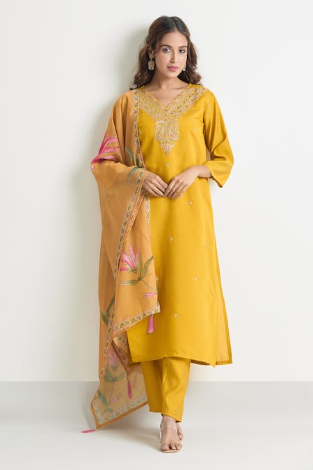 Samyukta Singhania_Yellow Viscose, Chanderi, Nylon Embroidery V-neck Paisley Kurta Set _at_Aza_Fashions