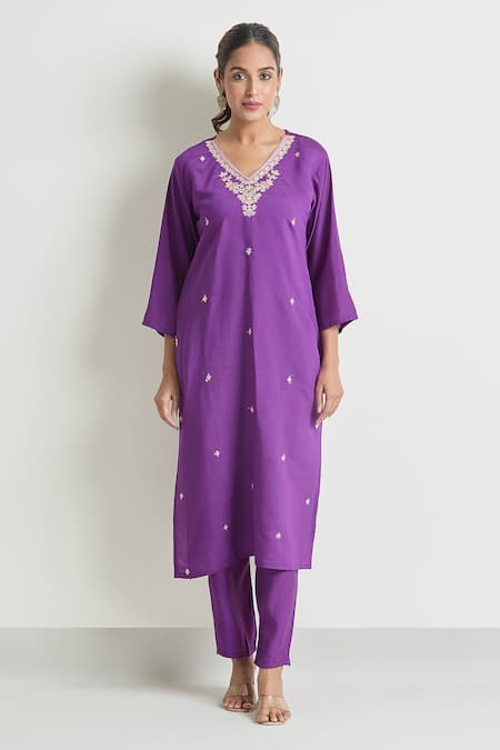 Naintara Bajaj Wine Viscose, Chanderi, Chiffon Embroidery, Zari Zardozi Floral Kurta Set Online at Aza Fashions Naintara Bajaj_Wine Viscose, Chanderi, Chiffon Embroidery, Zari Zardozi Floral Kurta Set_Online_at_Aza_Fashions