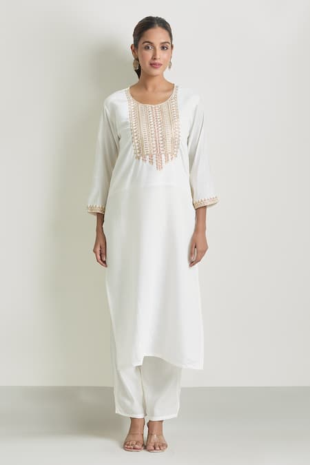 Buy_Samyukta Singhania_Off White Viscose, Chanderi, Nylon Embroidery, Zari Round Neck Thread Kurta Set