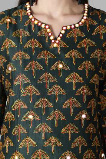 Sheeshakari_Green Silk Mirrors, Embroidery Split V-neck Sheeshakari Kurta Pant Set _at_Aza_Fashions