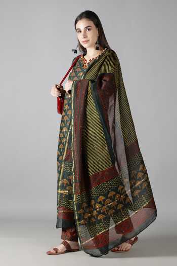 Buy_Sheeshakari_Green Silk Mirrors, Embroidery Split V-neck Sheeshakari Kurta Pant Set 