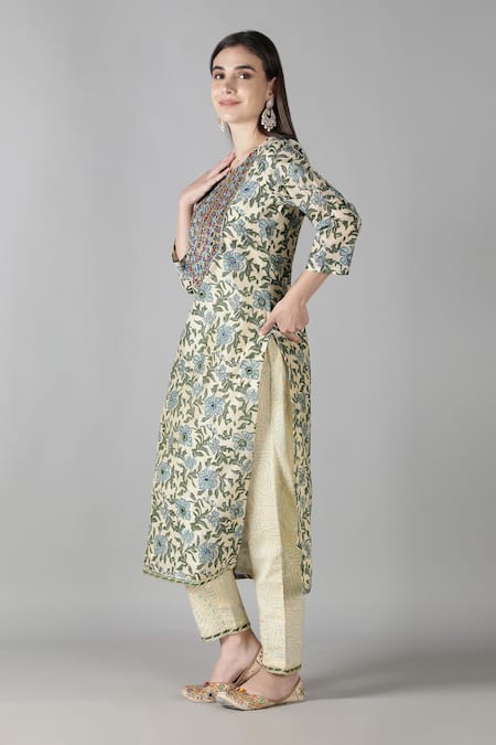 Buy_Sheeshakari_White Silk Embroidery, Mirrors Split V-neck And Gota Patti Kurta Pant Set _Online_at_Aza_Fashions