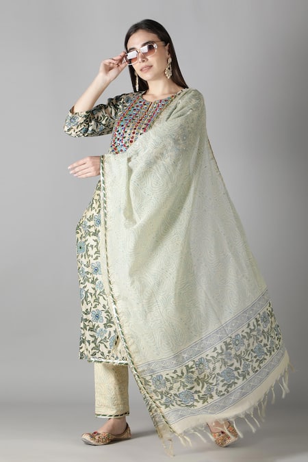 Buy_Sheeshakari_White Silk Embroidery, Mirrors Split V-neck And Gota Patti Kurta Pant Set 