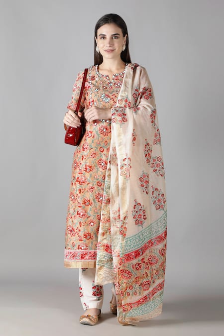 Sheeshakari Floral Pattern Embroidered Kurta Pant Set 