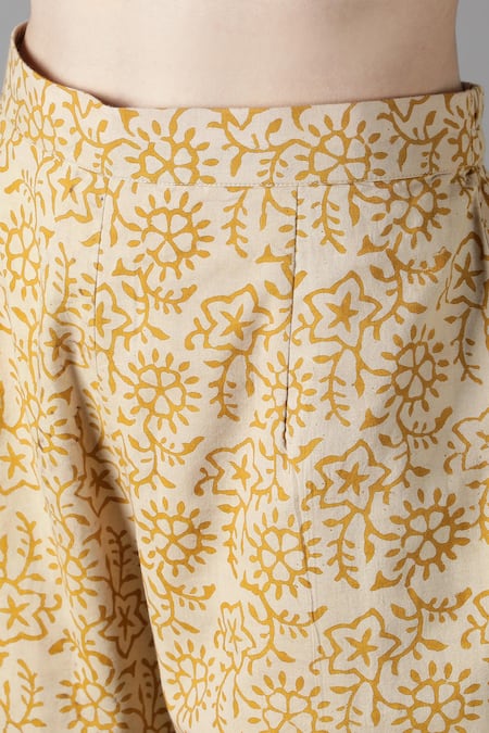 Sheeshakari_Green Silk, Cotton Mirrors Split V-neck And Tikki Embroidered Kurta Pant Set _Online_at_Aza_Fashions