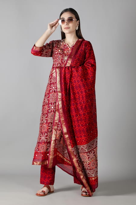 Sheeshakari Red Silk Embroidered Mirror Notched And Zari Kurta Pant Set 