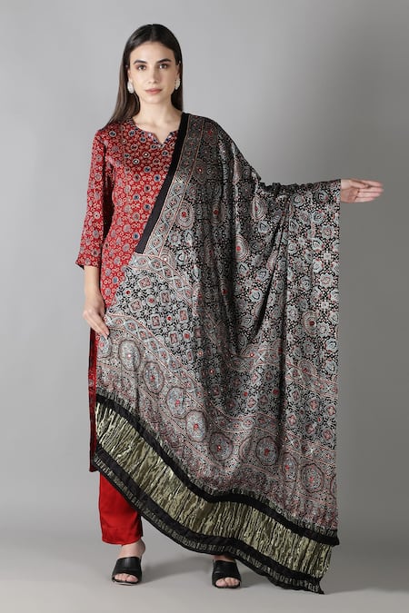 Sheeshakari_Red Silk Mirrors, Zari Split V-neck And Embroidered Kurta Pant Set _at_Aza_Fashions