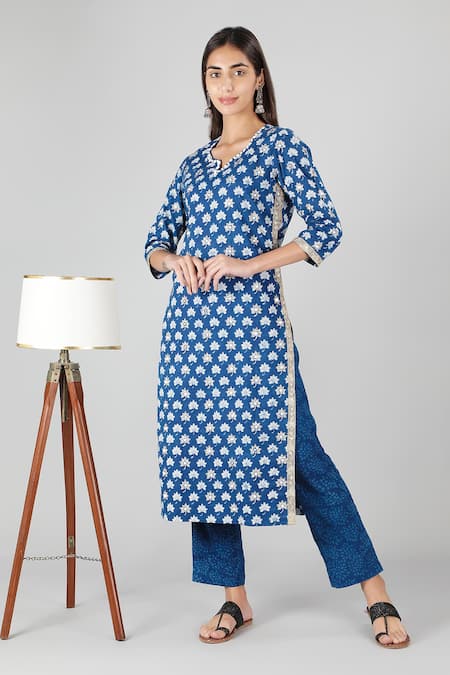 Sheeshakari_Blue Silk Mirrors, Sequins Split V-neck Embroidered Kurta _at_Aza_Fashions