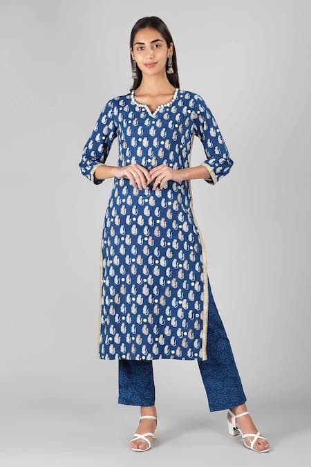 Sheeshakari_Blue Silk Mirrors, Beads Split V-neck Tiger Print Embroidered Kurta _Online_at_Aza_Fashions