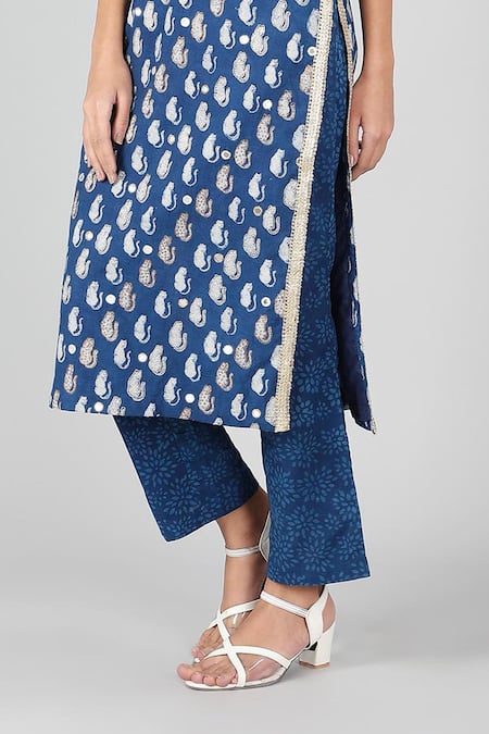 Shop_Sheeshakari_Blue Silk Mirrors, Beads Split V-neck Tiger Print Embroidered Kurta _Online_at_Aza_Fashions
