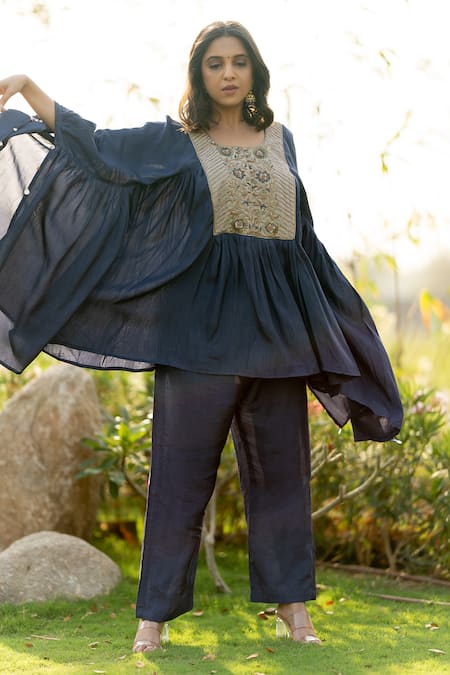 World of Sugandh Boho Fiore Embroidered Yoke Kaftan With Pant 