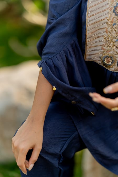 Buy_World of Sugandh_Blue Silk Embroidery Scoop Neck Boho Fiore Yoke Kaftan With Pant 