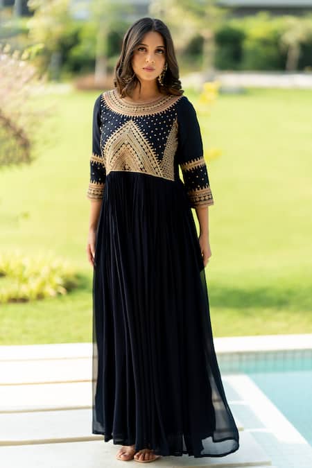 World of Sugandh Cosmic Phool Mahal Embroidered Gown 