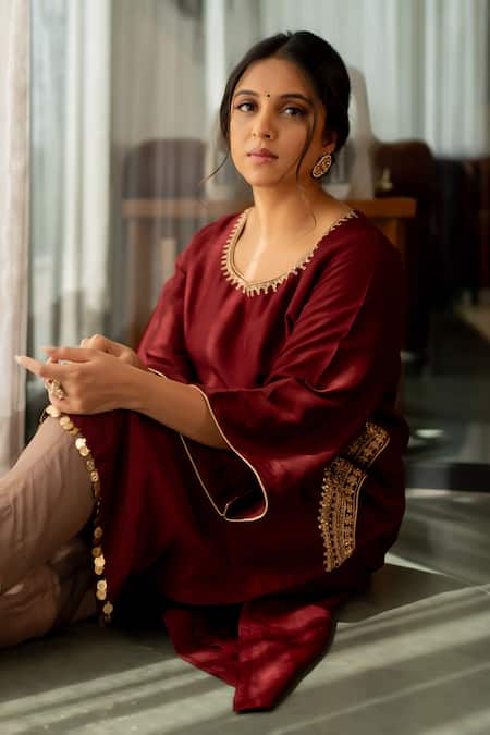 Buy_World of Sugandh_Wine Silk Embroidery Round Neck Serenity Chand Side Pocket Kurta With Trouser _Online_at_Aza_Fashions
