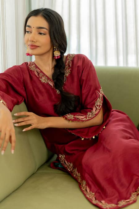 Buy_World of Sugandh_Pink Silk Embroidery V-neck Bloom Vine Kurta Pant Set _Online_at_Aza_Fashions