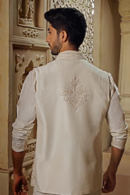 Vanshik Embroidered Bundi Kurta Set 