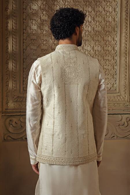 Vanshik Swastik Motif Embroidered Bundi Set 
