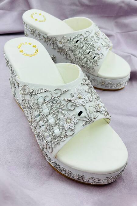 Shiveen Shiveen White Zardozi Embroidered Wedges Online at Aza Fashions Shiveen Shiveen_White Zardozi Embroidered Wedges _Online_at_Aza_Fashions