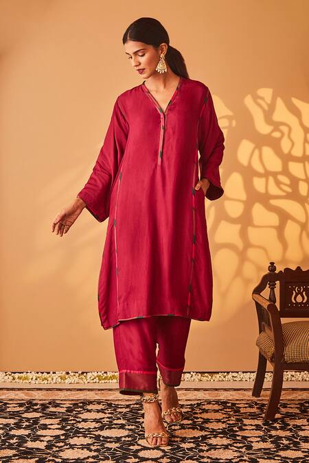 Shop_BO Tree_Pink Organza, Silk Embroidery, Zari V-neck Saher E Dil Placement Kurta Set _Online_at_Aza_Fashions