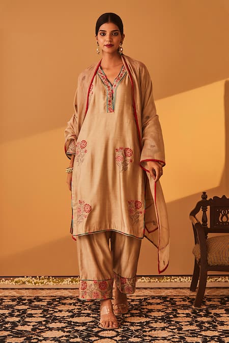 Bo tree Mahira Chanderi Floral Embroidered Kurta Set 