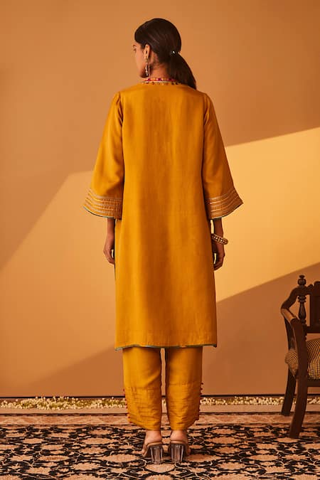 BO Tree Sambul Crystal Placket Embroidered Kurta Set 