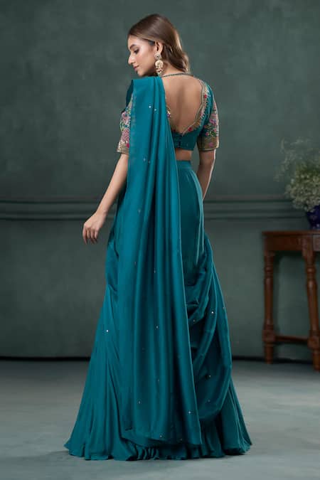 Shop Hirika & Dhruti Green Cotton, Silk, Organza Sequins, Tikki Thread Pre-draped Saree Set at Aza Fashions Shop_Hirika & Dhruti_Green Cotton, Silk, Organza Sequins, Tikki Thread Pre-draped Saree Set _at_Aza_Fashions