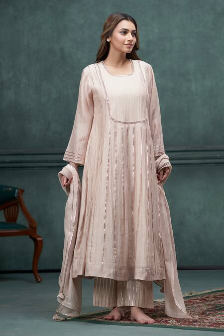 Hirika & Dhruti Beige Chanderi Gota Patti, Embroidery Square Neck Lace Hand Kurta Set Online at Aza Fashions Hirika & Dhruti_Beige Chanderi Gota Patti, Embroidery Square Neck Lace Hand Kurta Set _Online_at_Aza_Fashions
