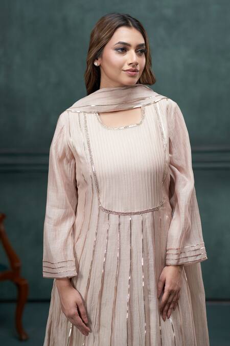 Hirika & Dhruti Beige Chanderi Gota Patti, Embroidery Square Neck Lace Hand Kurta Set at Aza Fashions Hirika & Dhruti_Beige Chanderi Gota Patti, Embroidery Square Neck Lace Hand Kurta Set _at_Aza_Fashions