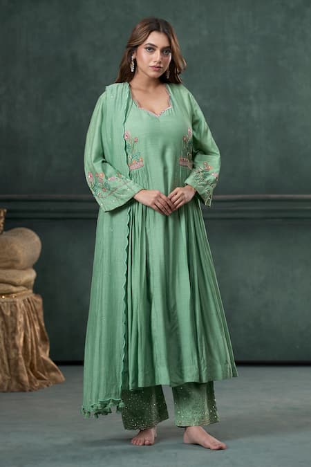 Hirika&Dhruti Thread Hand Embroidered Gathered Kurta Set 