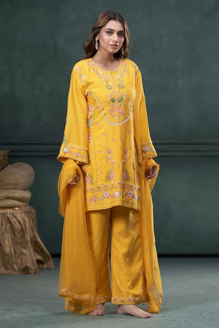 Hirika&Dhruti Floral Hand Embroidered Short Kurta Set 