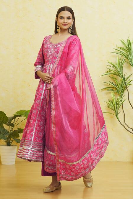 Samyukta Singhania Pink Cotton, Organza Gota Patti Sweetheart Neck Embroidered Anarkali Pant Set Online at Aza Fashions Samyukta Singhania_Pink Cotton, Organza Gota Patti Sweetheart Neck Embroidered Anarkali Pant Set _Online_at_Aza_Fashions