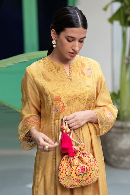 AMYRA Floral Embroidered Sequined Potli 