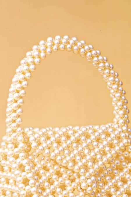 Buy_Amyra_Off White Pearls Amelia Triangle Bag_Online_at_Aza_Fashions