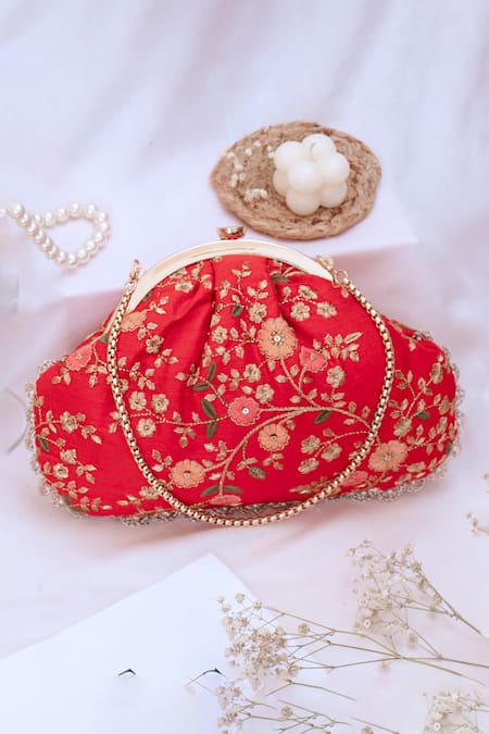 AMYRA Red Embroidered Creeper Thread Vintage Purse 