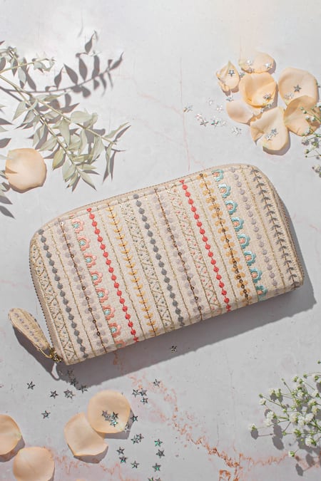 AMYRA Linea Thread Embroidered Wallet 