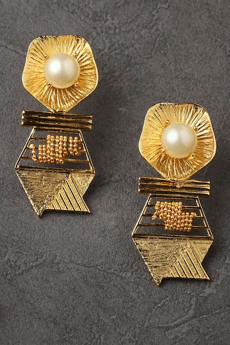 Itrana Hexa Pearl Earrings 