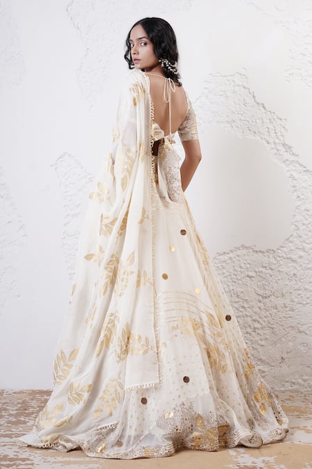 Buy_Shwetanga_Ivory Organza Sequins, Beads, Foil Printing Boat Neck Scarf Lehenga Set 