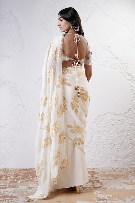 Shwetanga Foil Print Saree With Blouse 