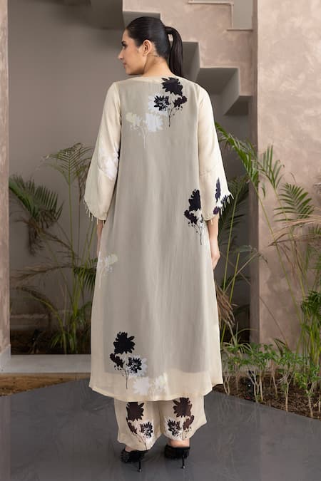 Shop Studio Surbhi Beige Organza, Georgette Embroidery V-neck Floral Print Straight Kurta With Pant at Aza Fashions Shop_Studio Surbhi_Beige Organza, Georgette Embroidery V-neck Floral Print Straight Kurta With Pant _at_Aza_Fashions