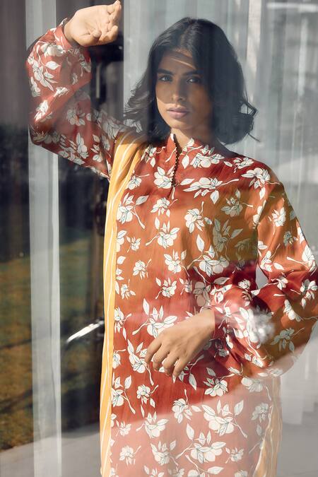 Buy_Studio Surbhi_Red Cotton, Silk Embroidery Split V-neck Floral Stripe Print Kurta With Pant _Online_at_Aza_Fashions