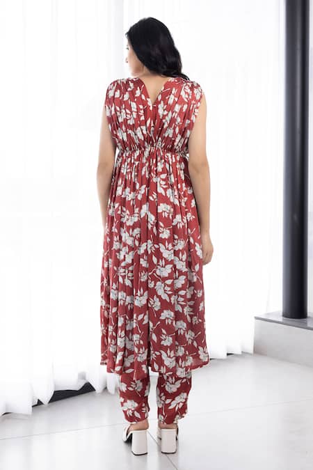 Shop Studio Surbhi Red Cotton, Silk Embroidery V-neck Floral Print Gathered Kurta Pant Set at Aza Fashions Shop_Studio Surbhi_Red Cotton, Silk Embroidery V-neck Floral Print Gathered Kurta Pant Set _at_Aza_Fashions